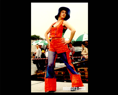 &copy; Miss Lata :: Recycling Artist :: Workshops :: Shows :: Costumes :: Accesories