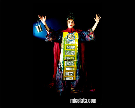 &copy; Miss Lata :: Recycling Artist :: Workshops :: Shows :: Costumes :: Accesories