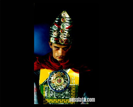 &copy; Miss Lata :: Recycling Artist :: Workshops :: Shows :: Costumes :: Accesories